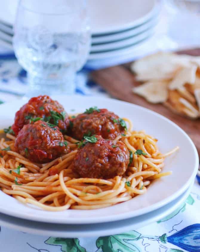 Spaghetti Bolognese With Meatballs : Halal Spaghetti Bolognese Recipe ...