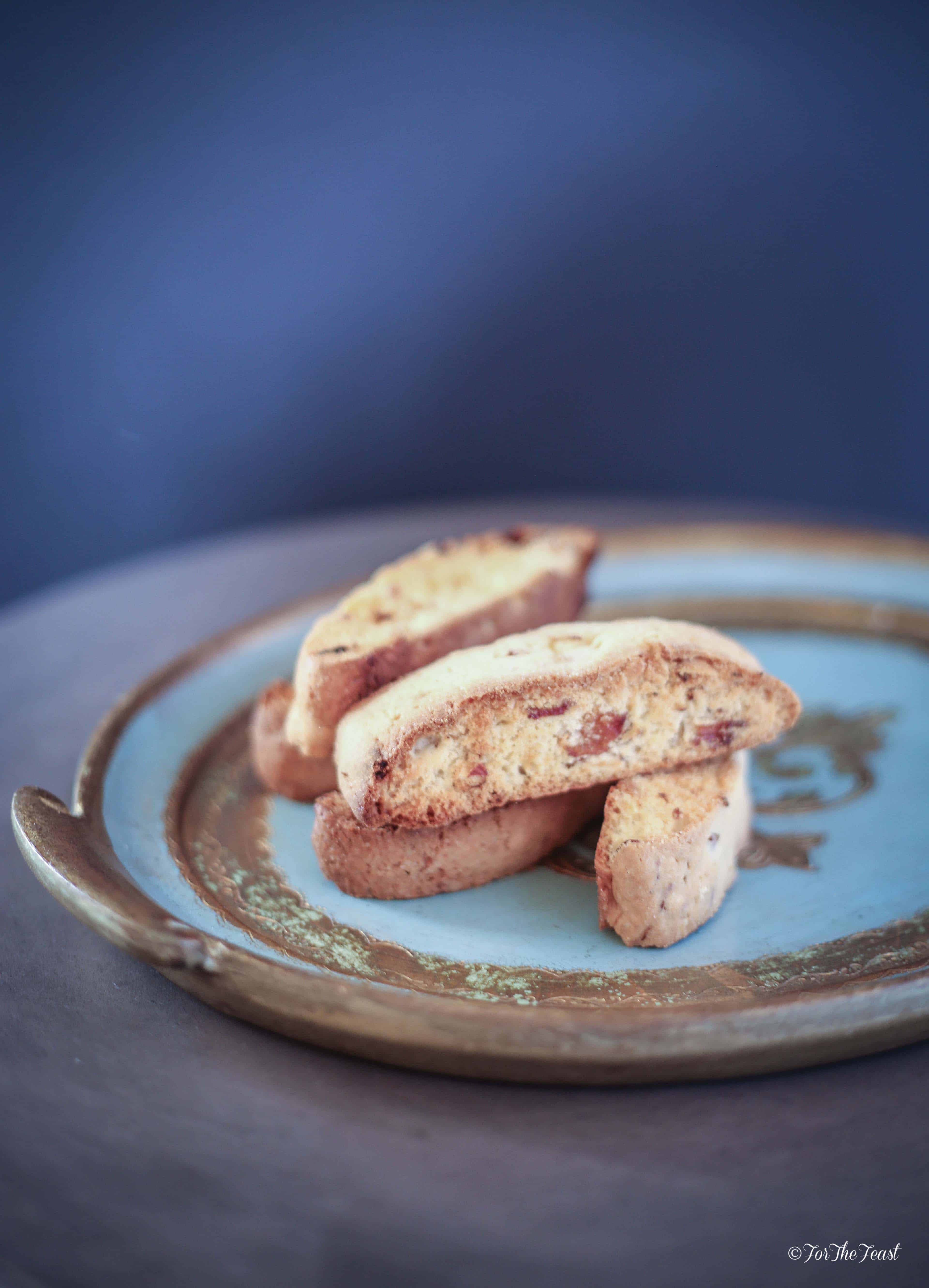 Almond and Apricot Biscotti #forthefeast #cookies #italian